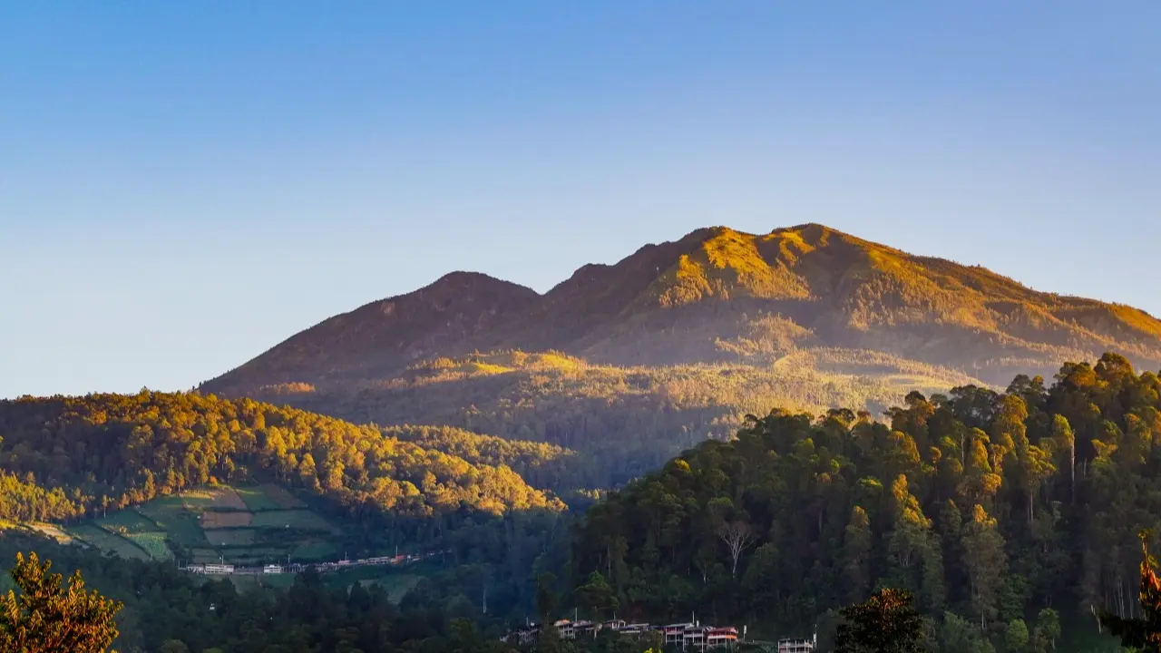 Sejarah Gunung Lawu Asal Usul, Mitologi, Ketinggian 3.265 mdpl